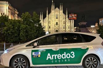 arredo3 pubblicita taxi milano duomo notte 2024